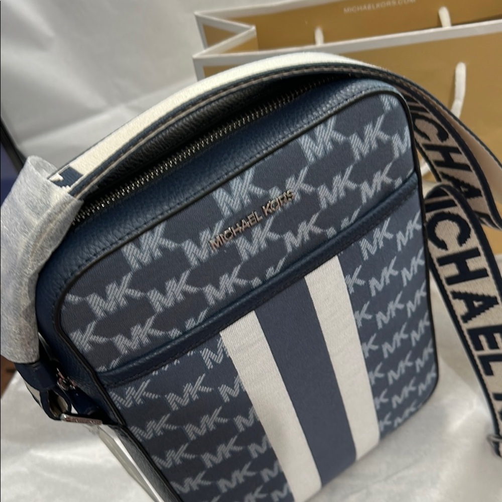 Michael Kors Men's Blue Crossbody Bag - Picture 5 of 9